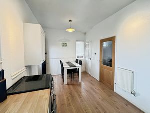 Kitchen Diner- click for photo gallery